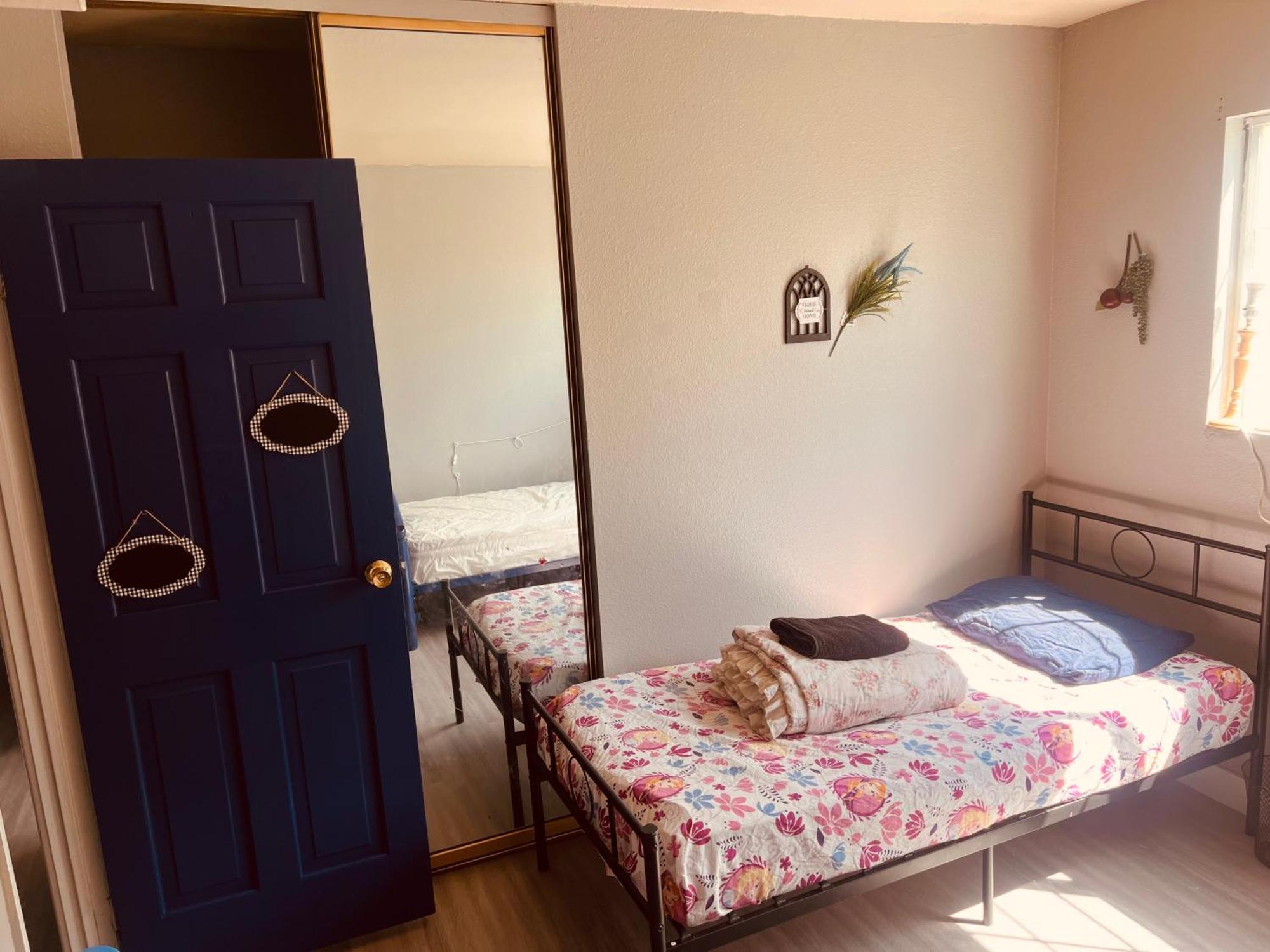 Vegas Simple Bed Share