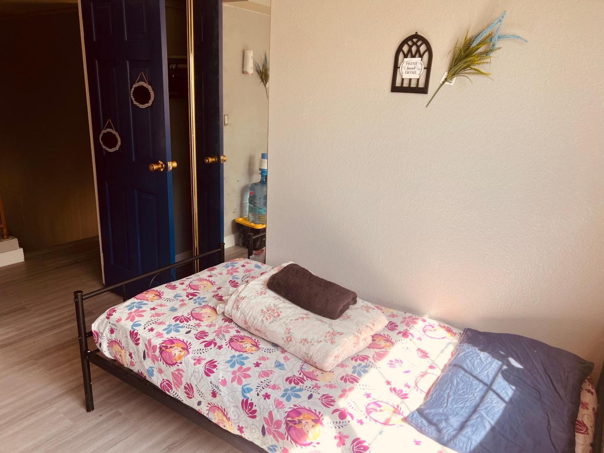 Homestay Vegas Simple Bed Share Las Vegas