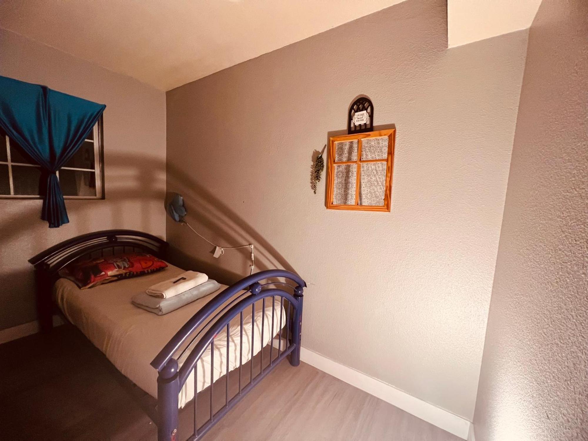 Vegas Simple Bed Share