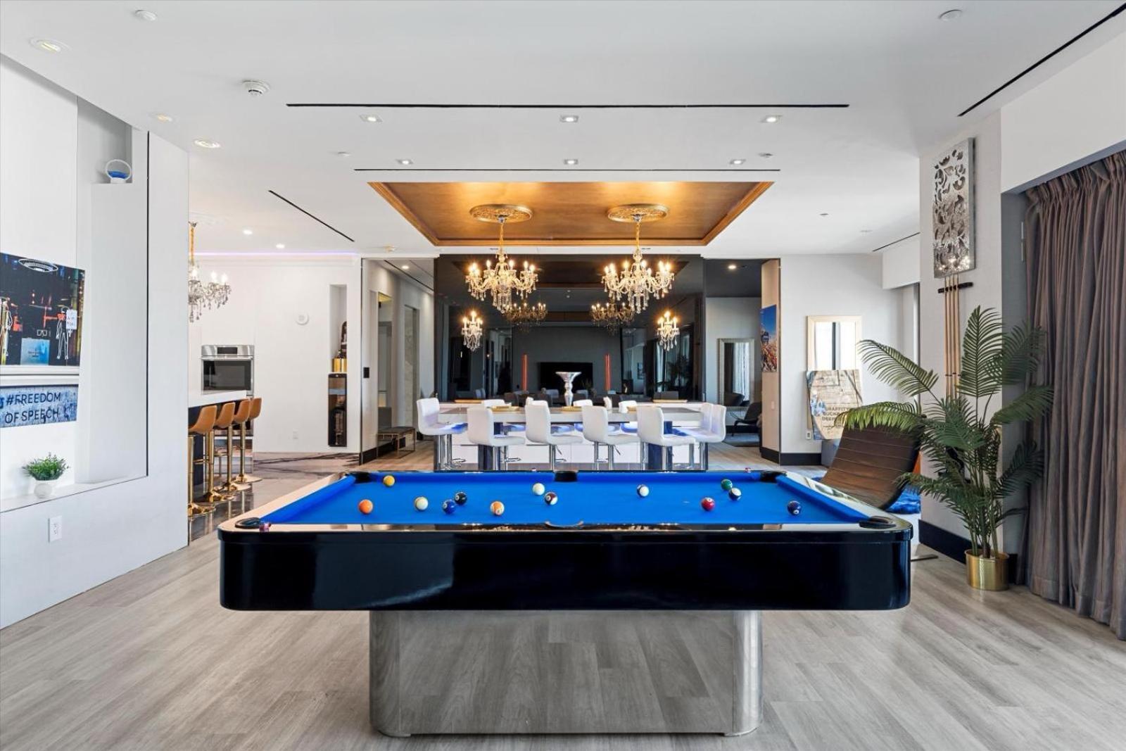 Luxury 4000 Sqft Penthouse At Palms Place 56 Floor Aparthotel