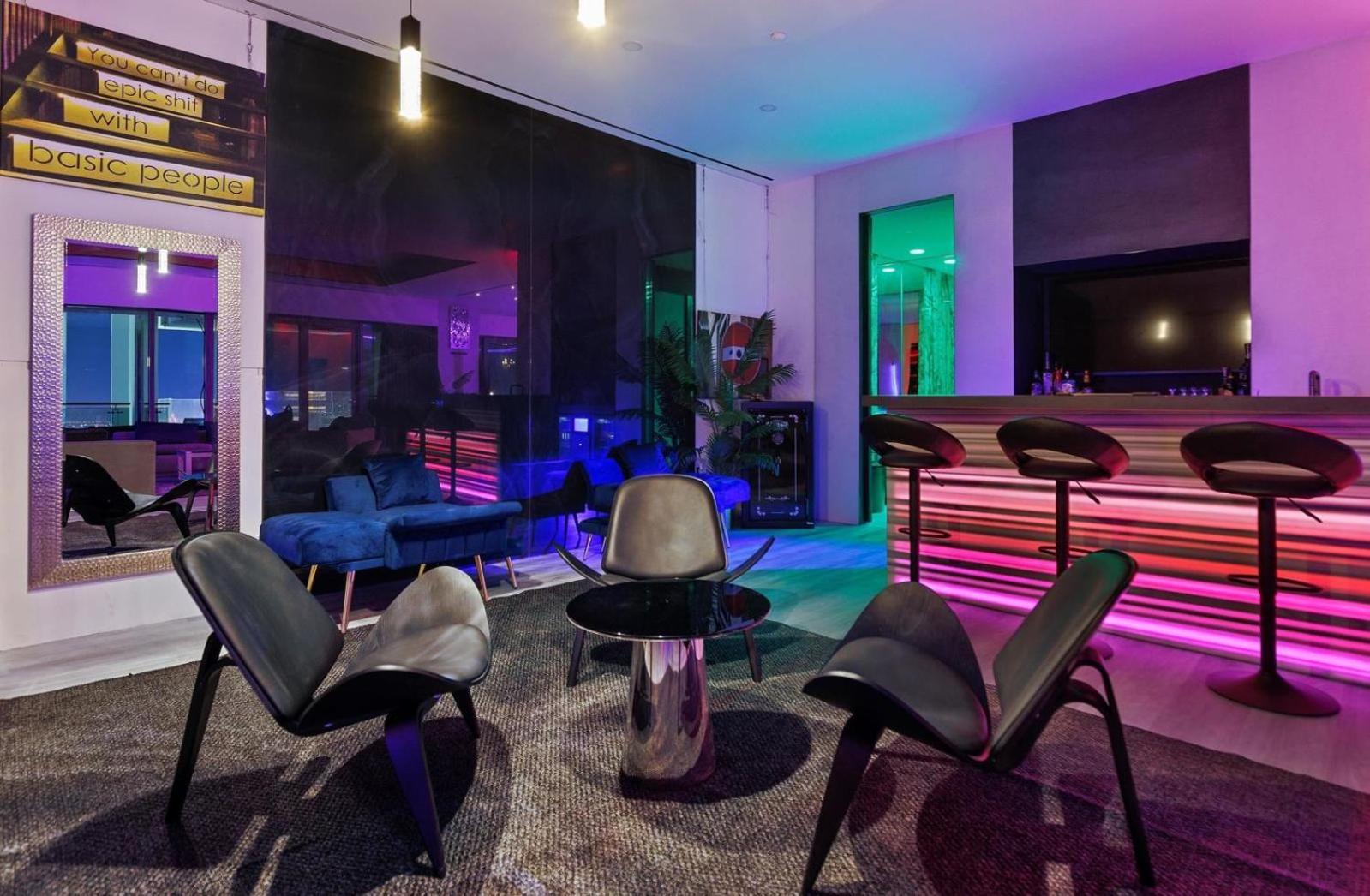 Aparthotel Luxury 4000 Sqft Penthouse At Palms Place 56 Floor