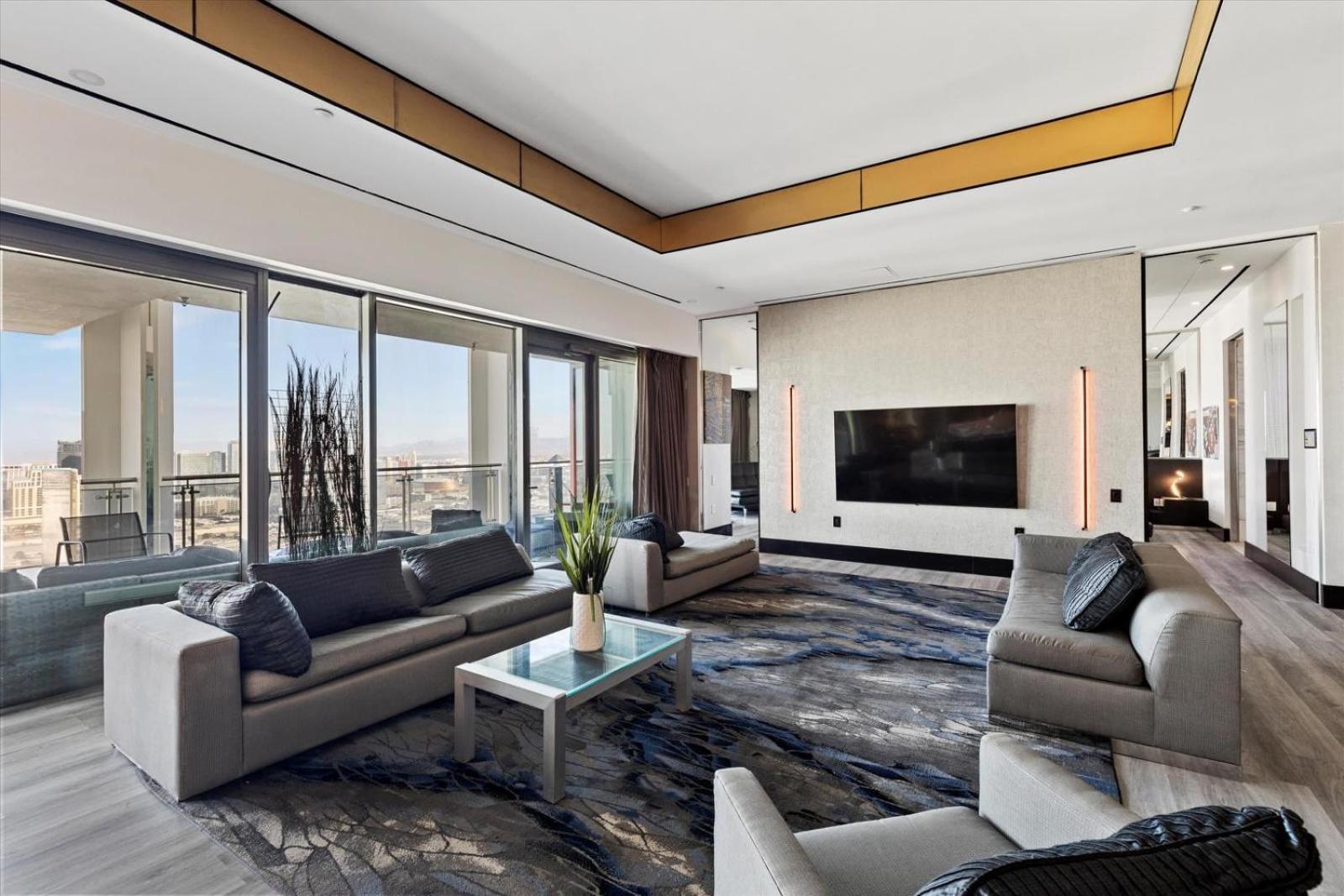 Luxury 4000 Sqft Penthouse At Palms Place 56 Floor *