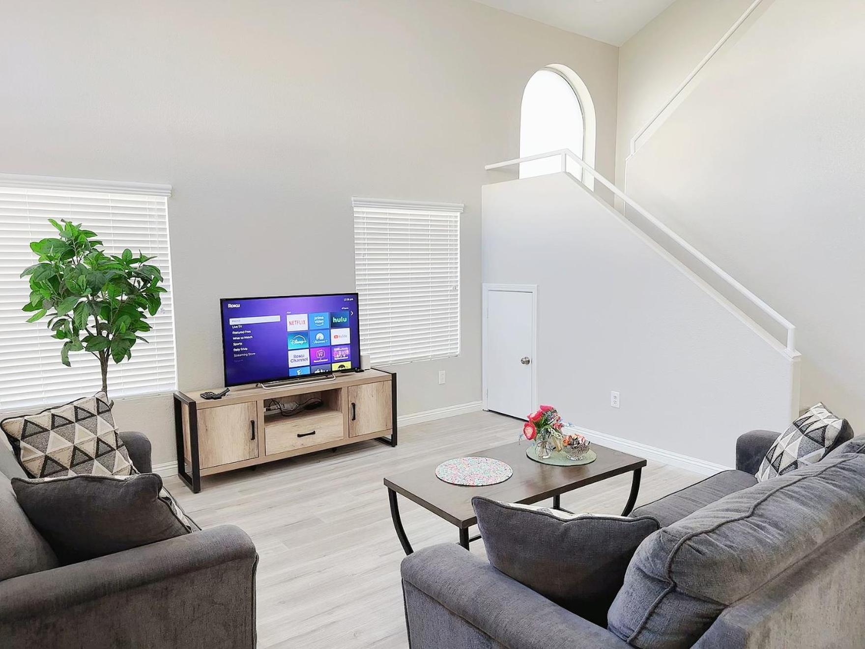 Pool House Newly Remodeled 3bed 3bath Near Dt Summerlin And Red Rock