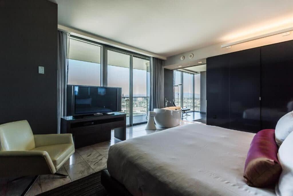 With Stunning Views Balcony Access 23303 Las Vegas