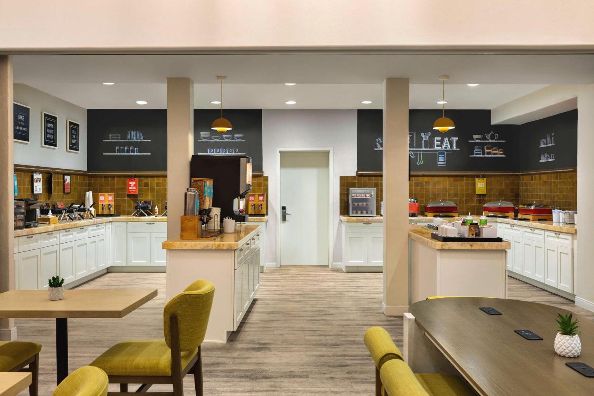Hampton Tropicana Hotel 3*