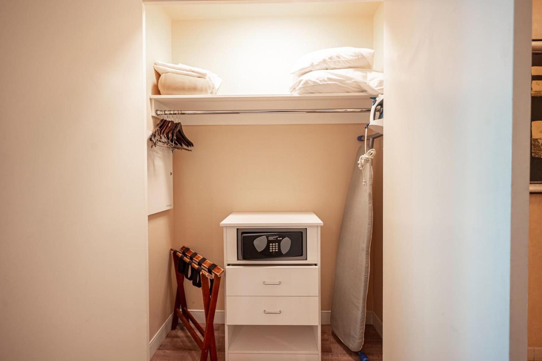 No Fee Strip View Balcony+ Valet Parking Holiday home *