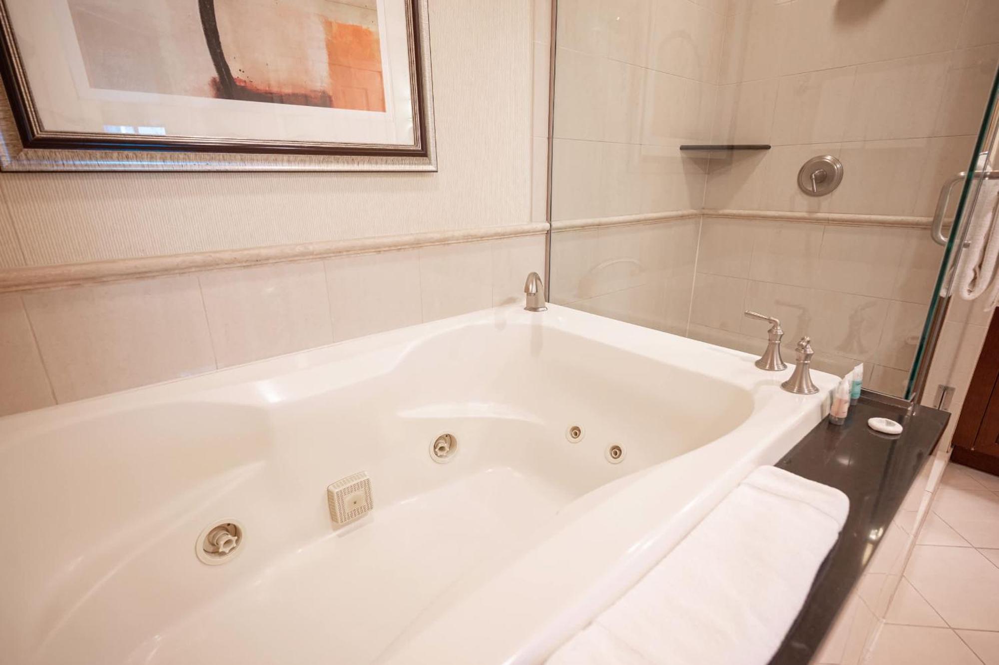 No Fee Strip View Balcony+ Valet Parking