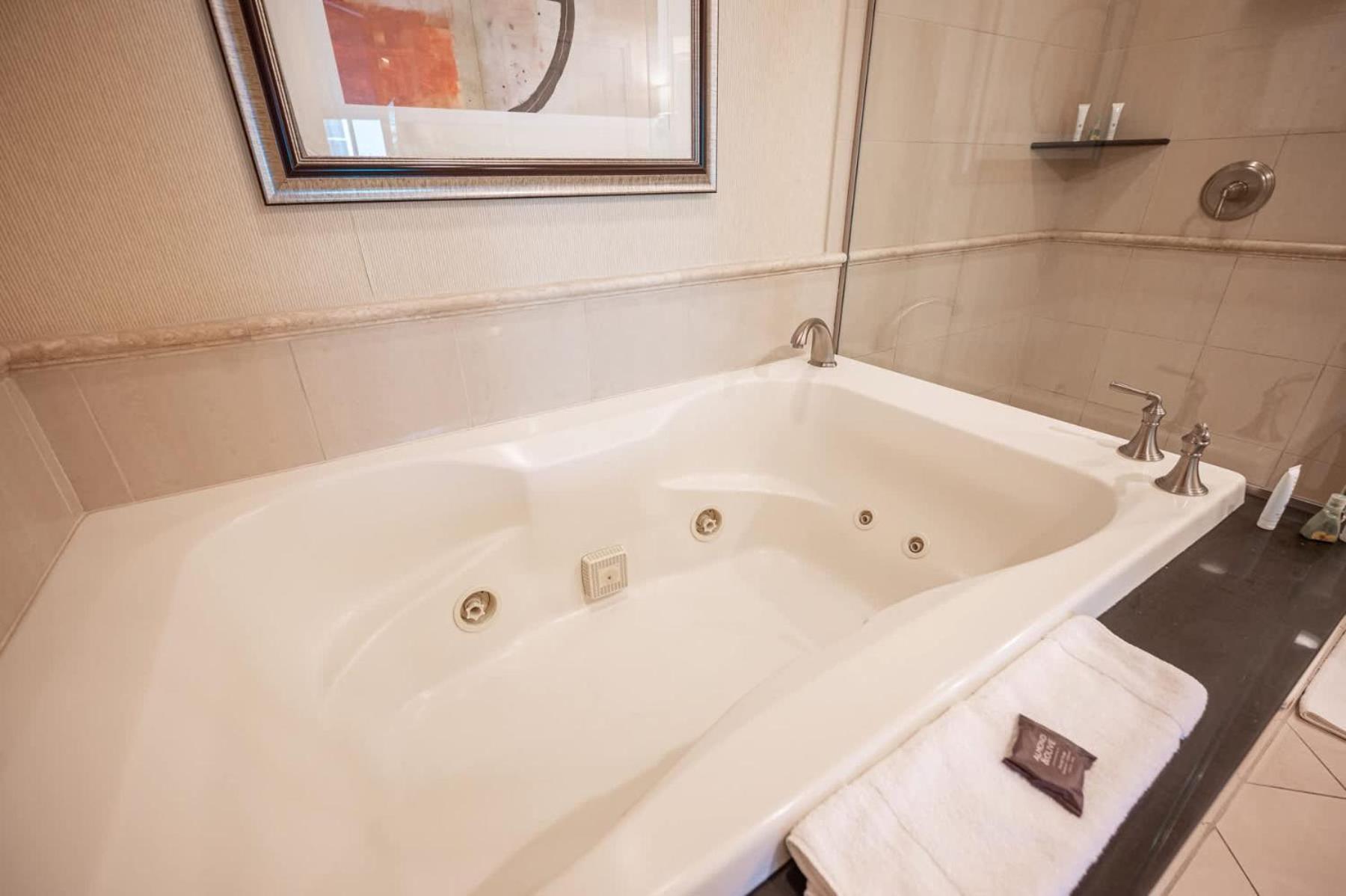 No Fee Strip View + Free Valet+ Pool * Las Vegas