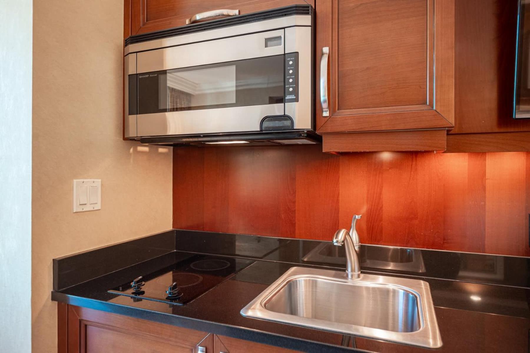 Holiday home No Fee Strip View + Free Valet+ Pool
