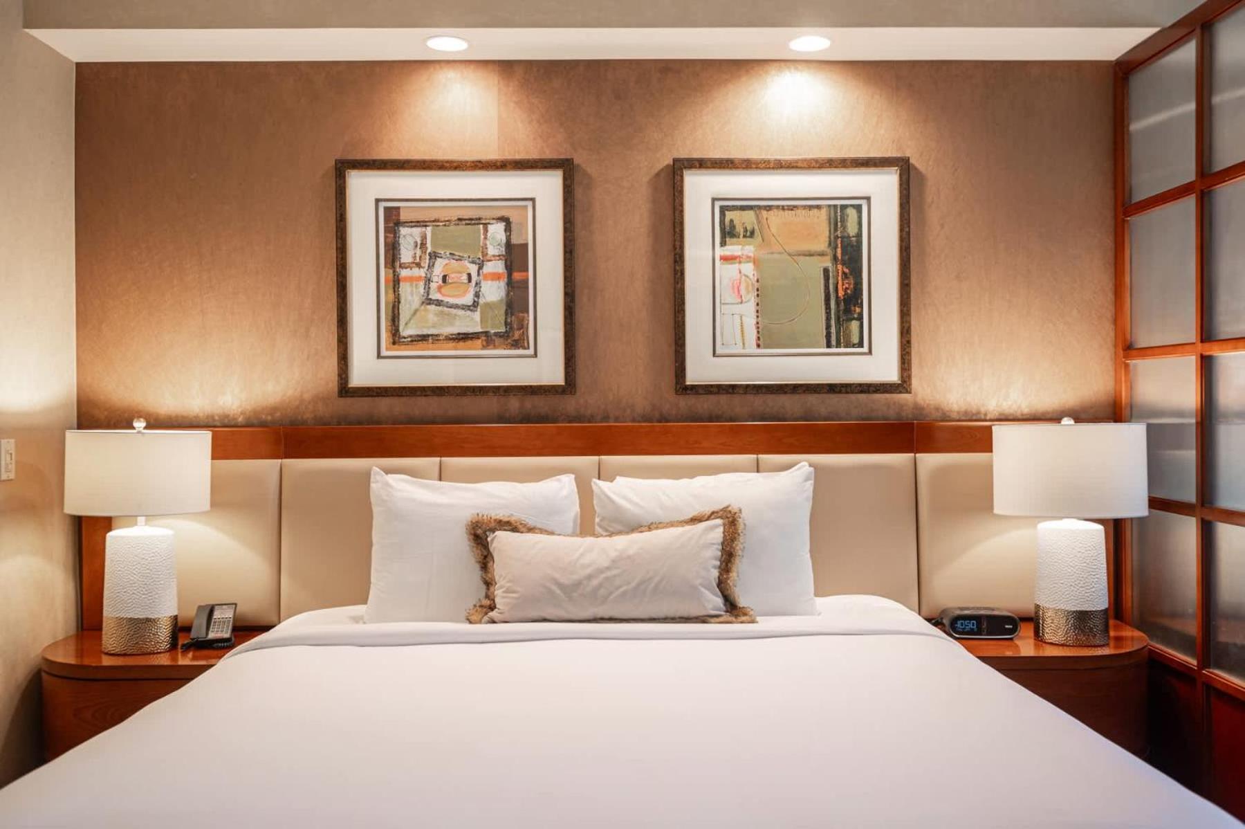 No Fee Strip View + Free Valet+ Pool Las Vegas