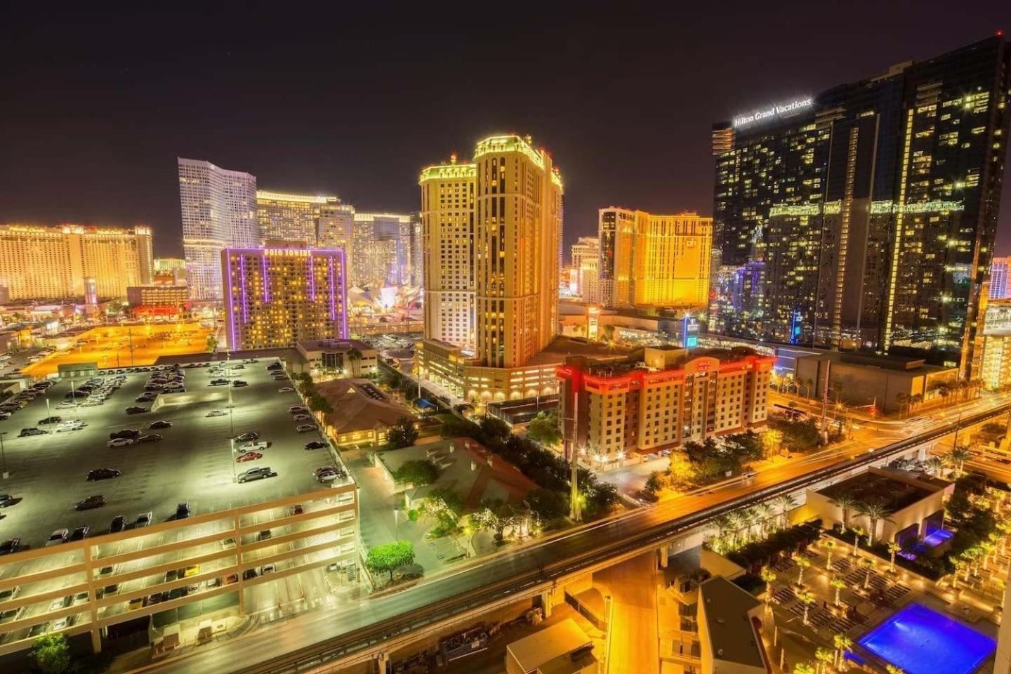 No Fee Strip View + Free Valet+ Pool Holiday home