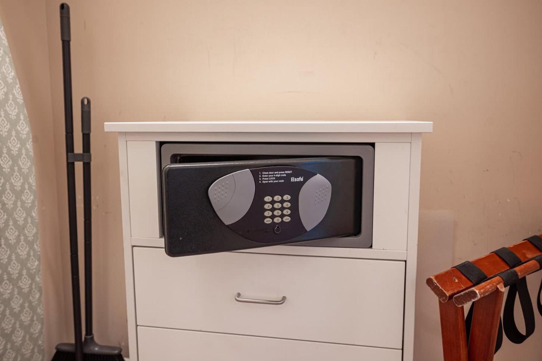 Holiday home No Fee Stripview Balcony+ Free Valet+ Pool *