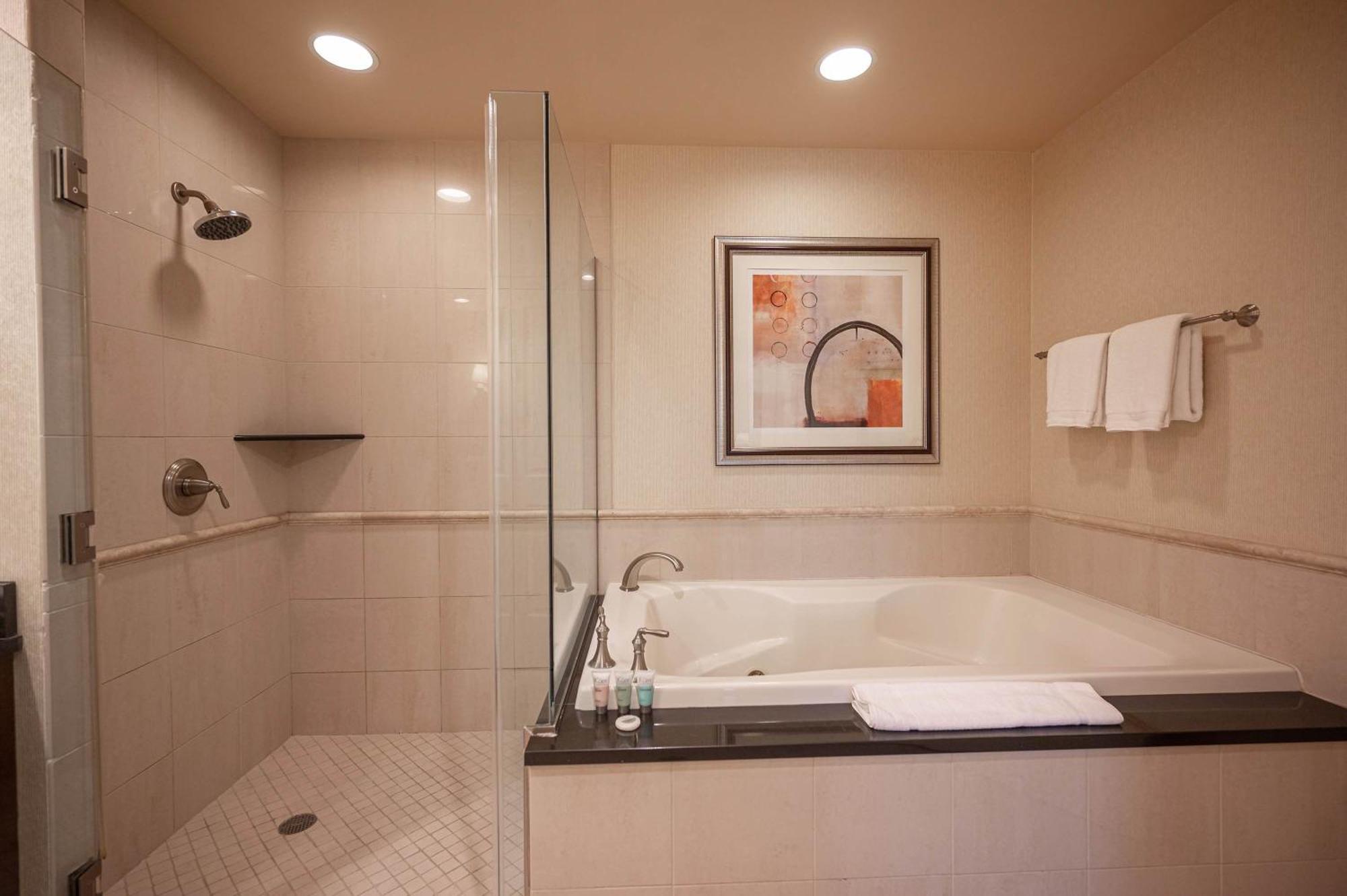 Holiday home No Fee Stripview Balcony+ Free Valet+ Pool