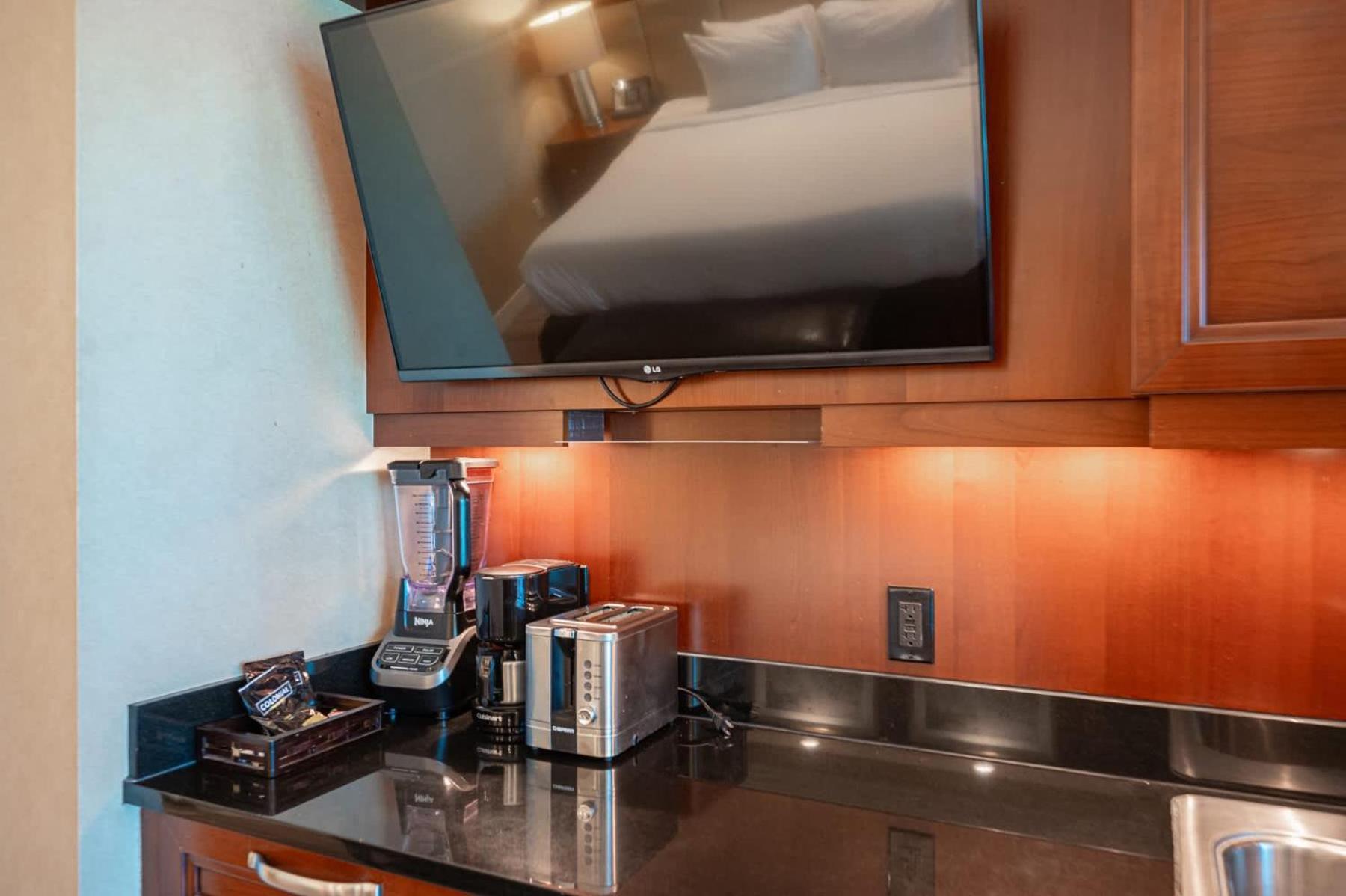 No Fee Stripview Balcony+ Free Valet+ Pool