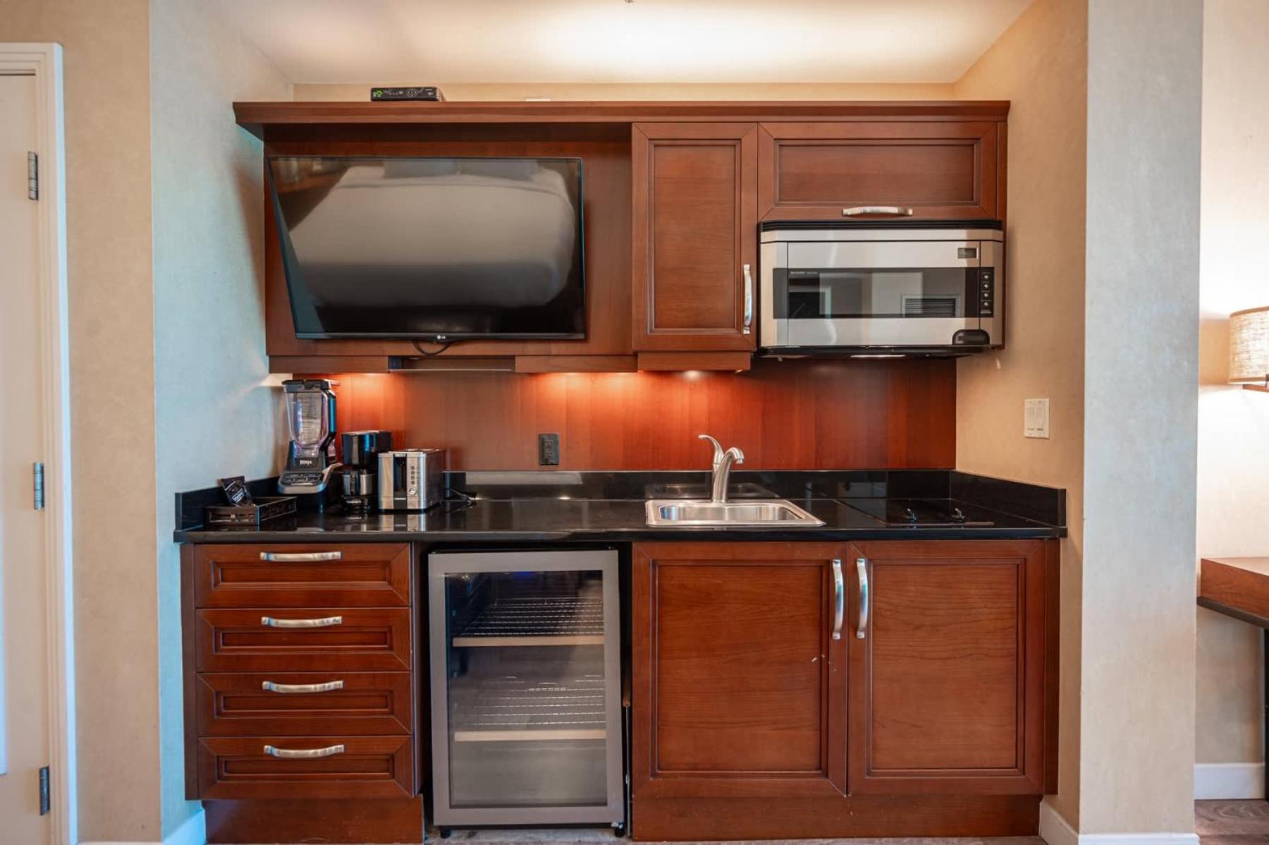 No Fee Stripview Balcony+ Free Valet+ Pool Holiday home *