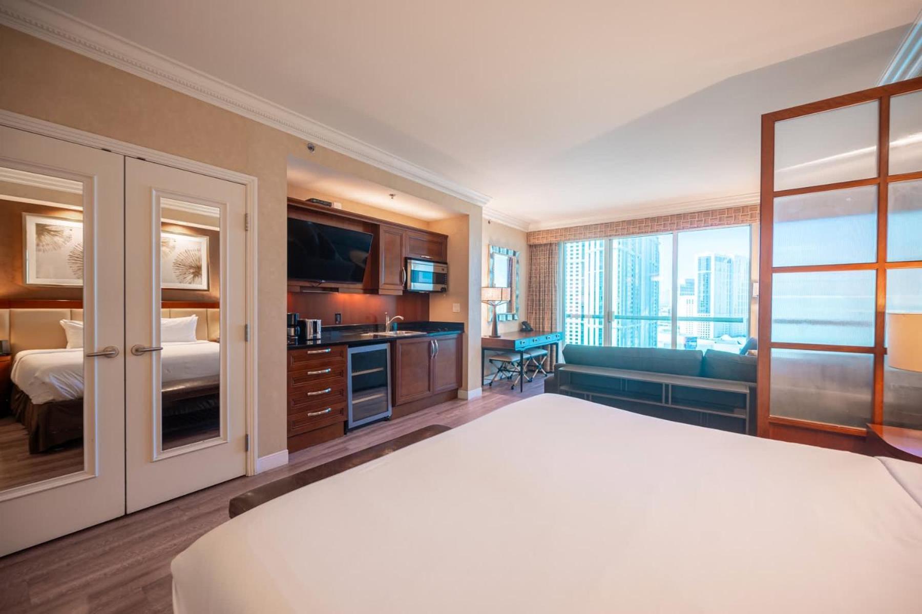 Holiday home No Fee Stripview Balcony+ Free Valet+ Pool *