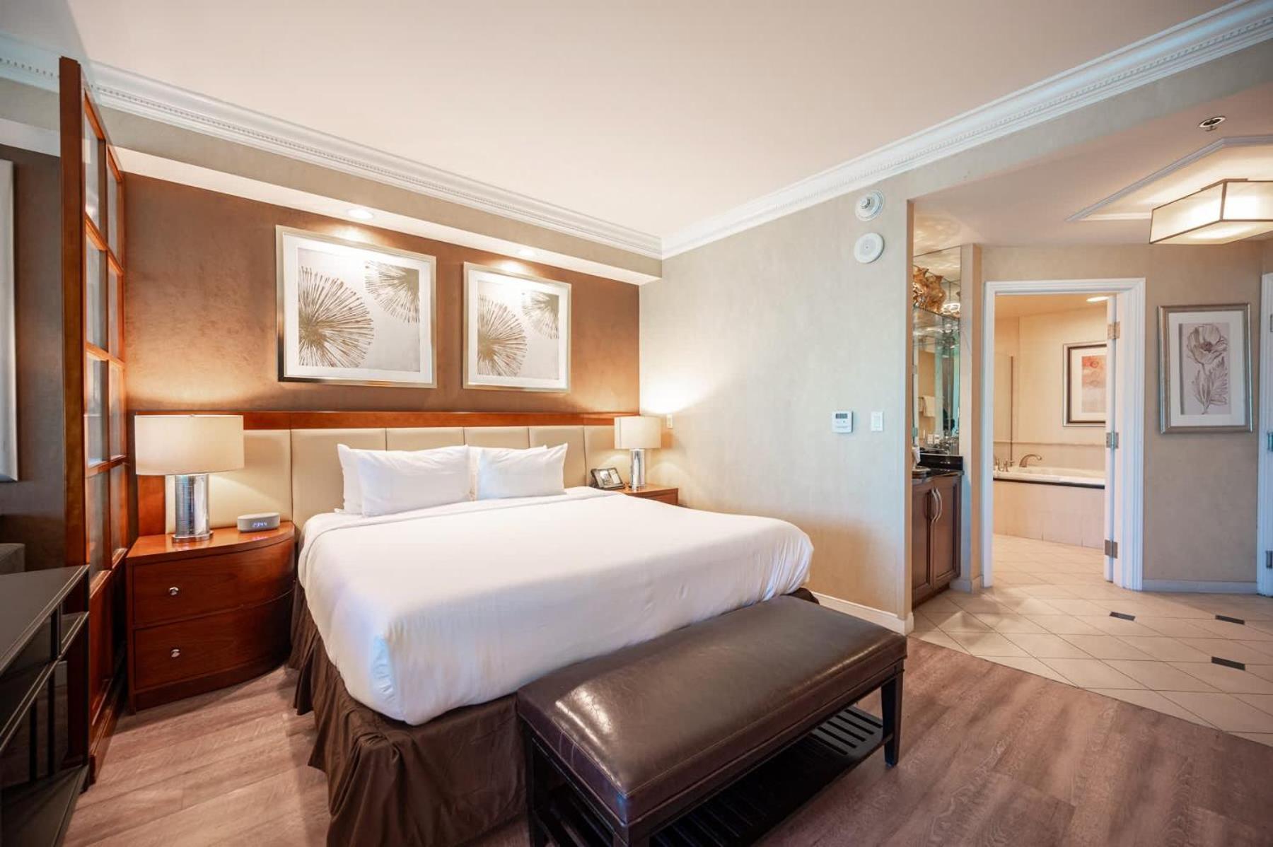 No Fee Stripview Balcony+ Free Valet+ Pool *