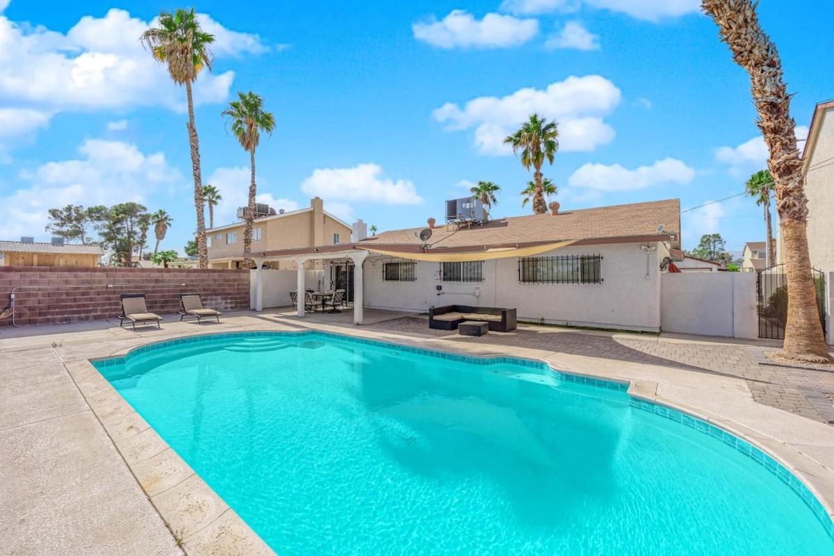 Luxury 4br Vegas Retreat With Pool 10 Mins To Strip Holiday home *