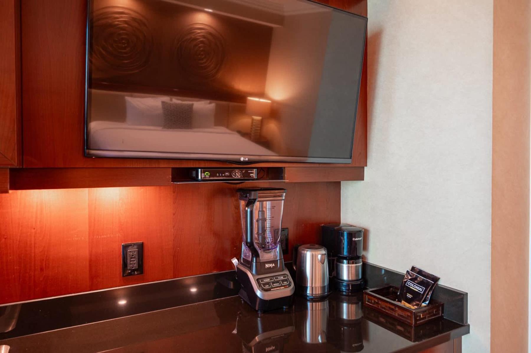 No Fee Strip View Balcony+ Valet Parking Las Vegas