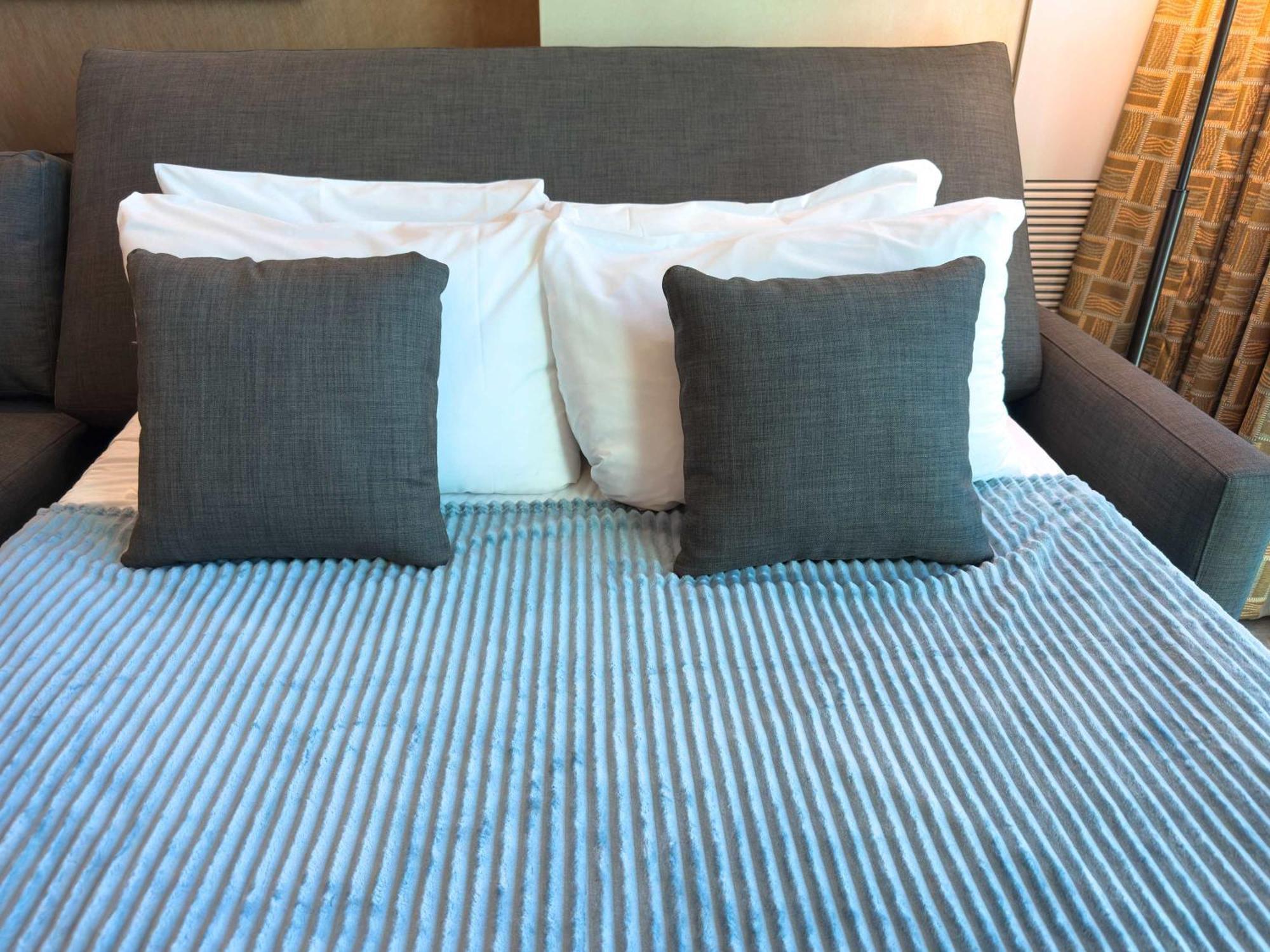 No Fee Strip View + Free Valet+ Pool Holiday home *