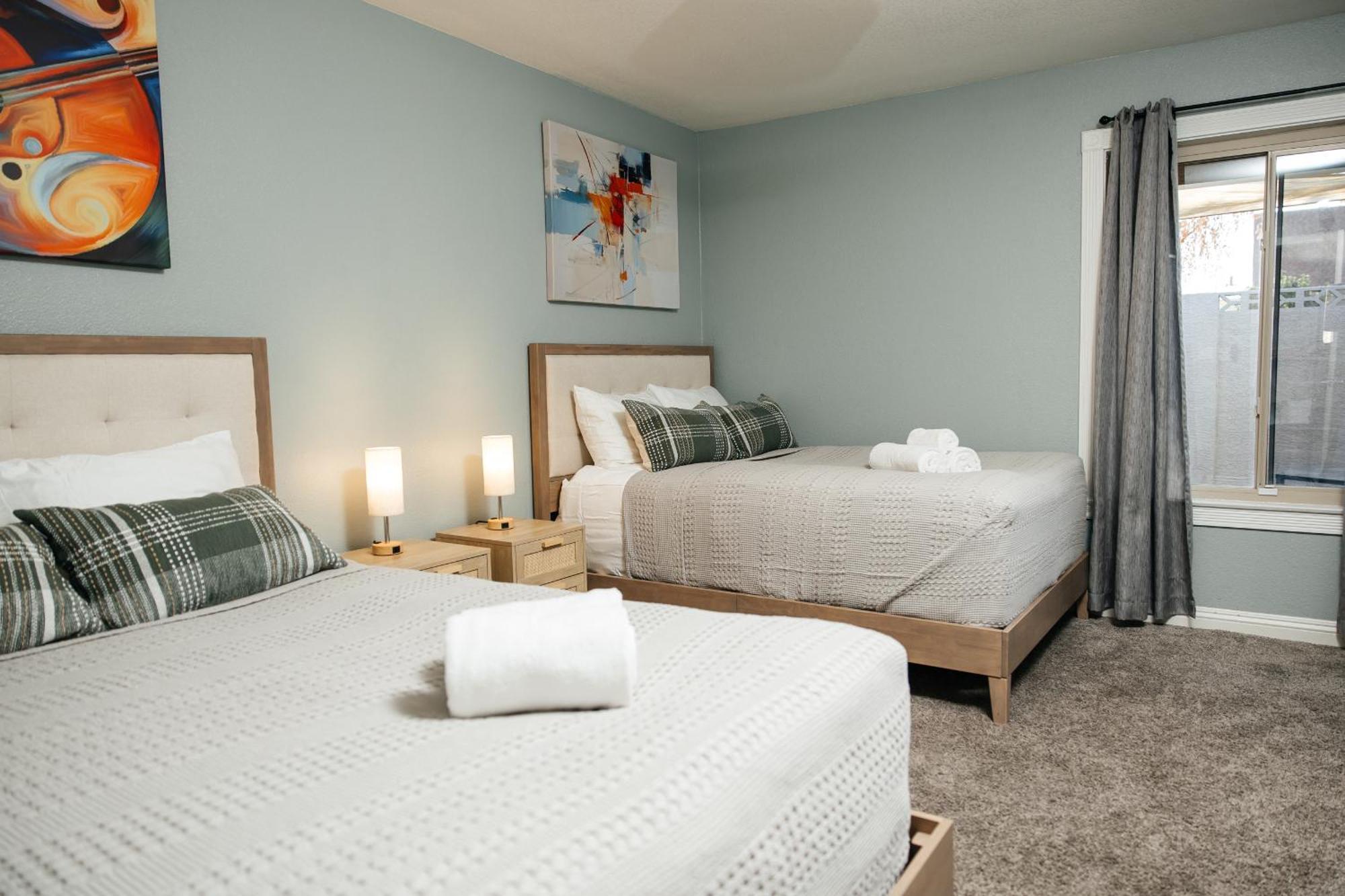 Beautiful Spacious 3 Bedroom House Tesla Connect Ferienhaus