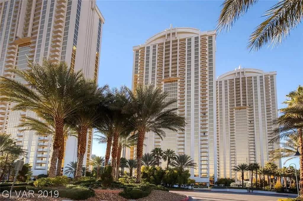 Stunning 1br Strip Views W Balcony 17701 Apartment *