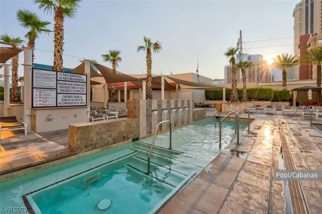 Stunning 1br Strip Views W Balcony 17701 *