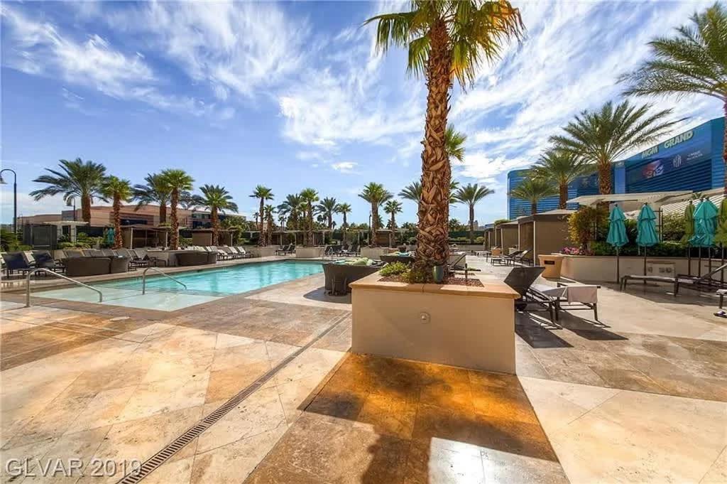 Apartment Stunning 1br Strip Views W Balcony 17701 *