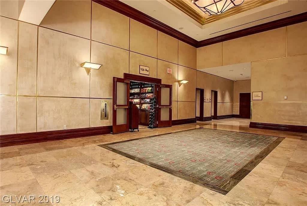 Apartment Stunning 1br Strip Views W Balcony 17701