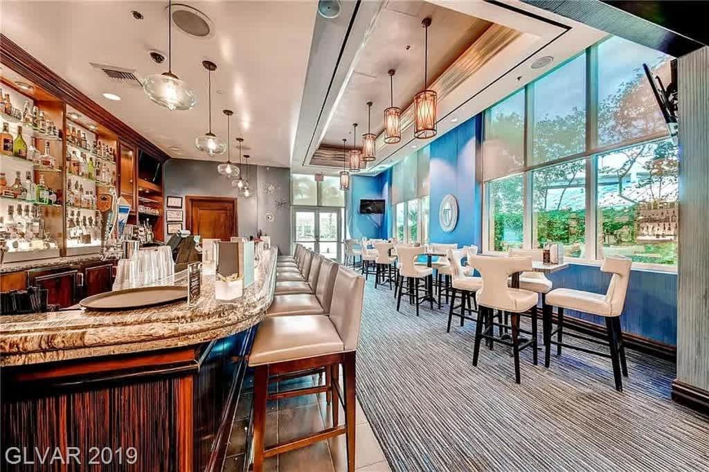 Stunning 1br Strip Views W Balcony 17701 Apartment *