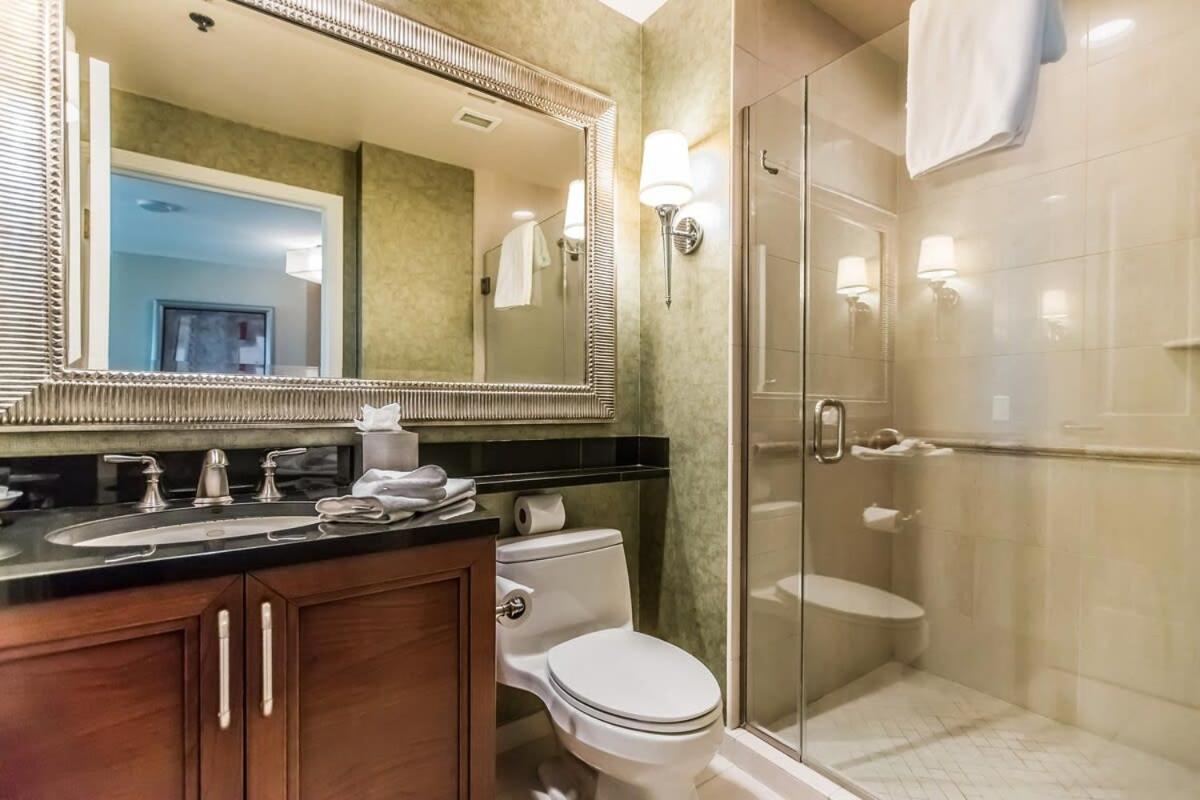 Stunning 1br Strip Views W Balcony 17701