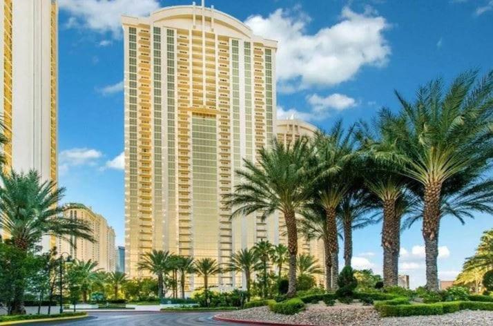 Stunning 1br Strip Views W Balcony 17701 Apartment