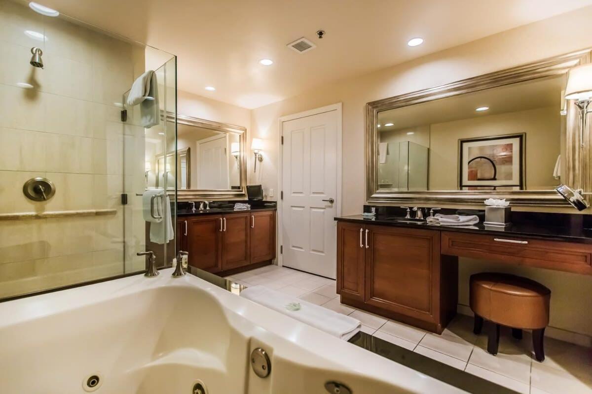 Stunning 1br Strip Views W Balcony 17701 Las Vegas
