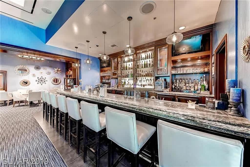 Apartment Stunning 1br Strip Views W Balcony 17701