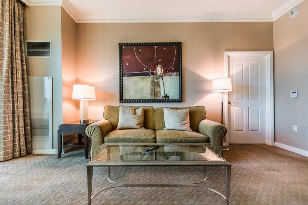 Stunning 1br Strip Views W Balcony 17701 Apartment Las Vegas