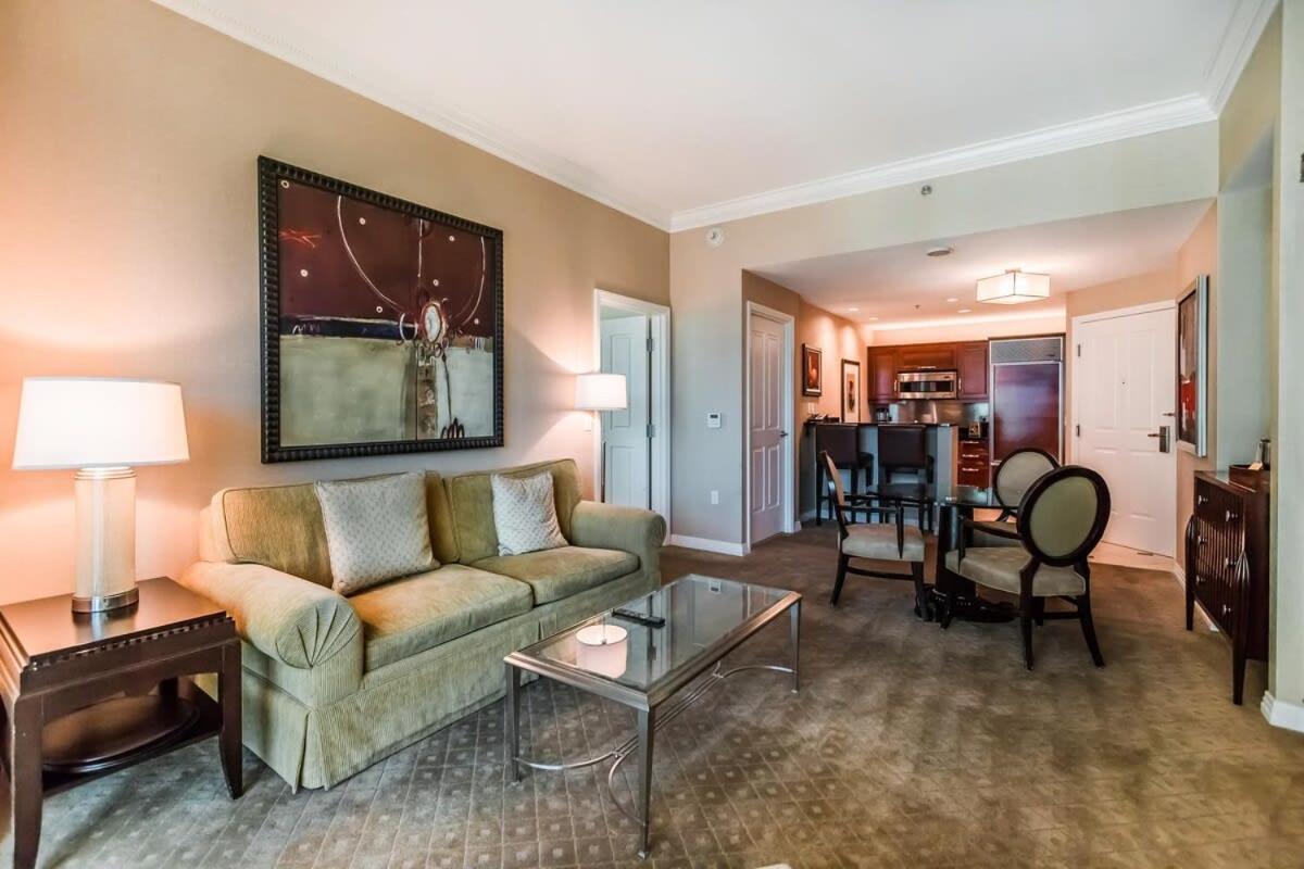 Stunning 1br Strip Views W Balcony 17701 *