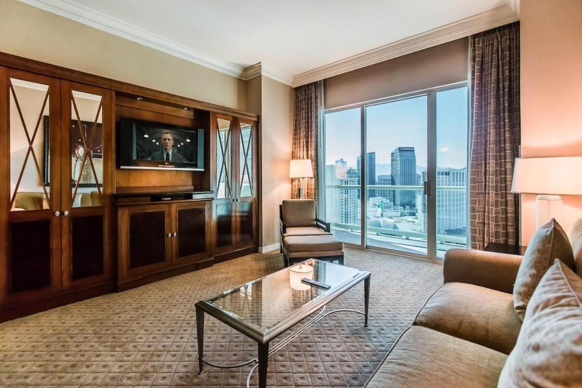 Stunning 1br Strip Views W Balcony 17701 Apartment