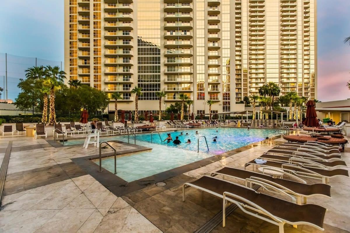 Stunning 1br Strip Views W Balcony 17701 *