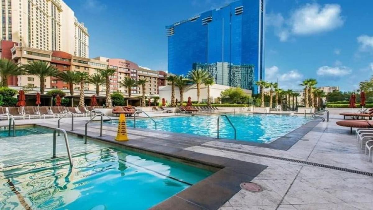 Stunning 1br Strip Views W Balcony 17701