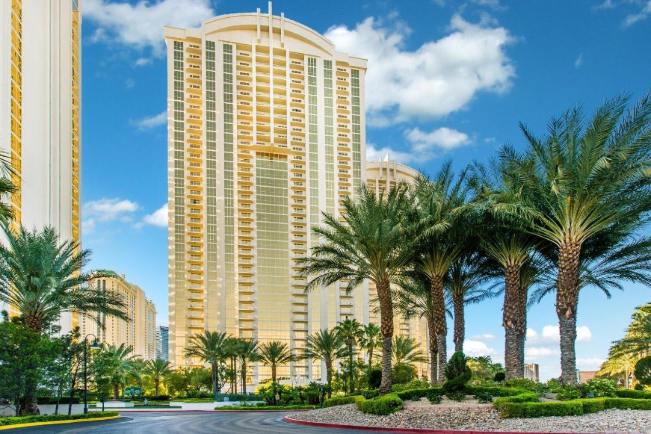 Stunning 1br Strip Views W Balcony 17701
