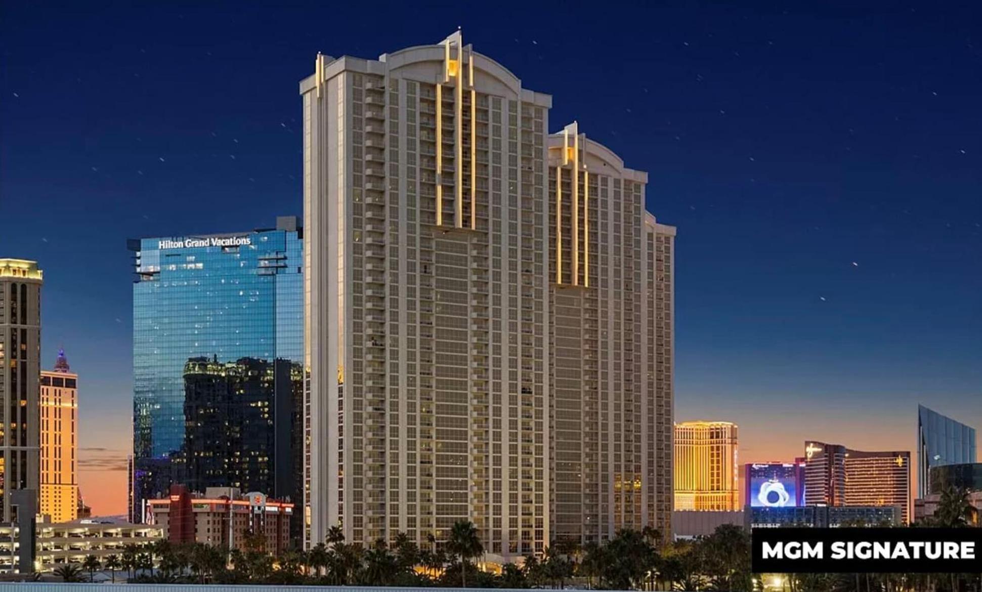 Apartment Stunning 1br Strip Views W Balcony 17701 Las Vegas
