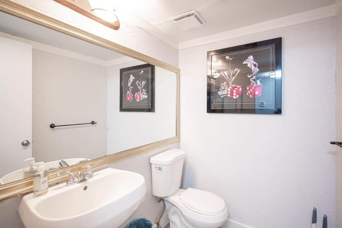 Vibrant Vegas Getaway W Pool Close To The Strip *