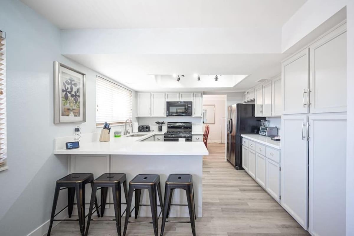 Vibrant Vegas Getaway W Pool Close To The Strip Las Vegas