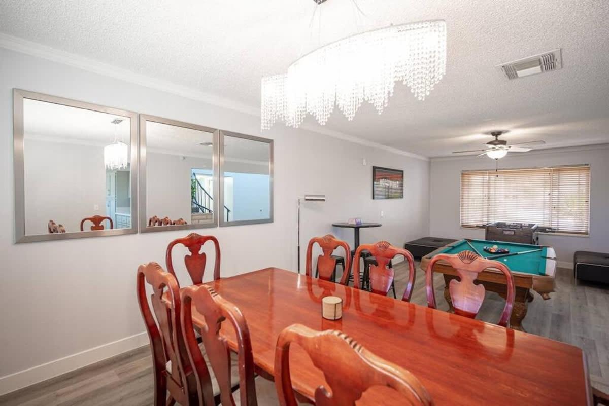 Vibrant Vegas Getaway W Pool Close To The Strip