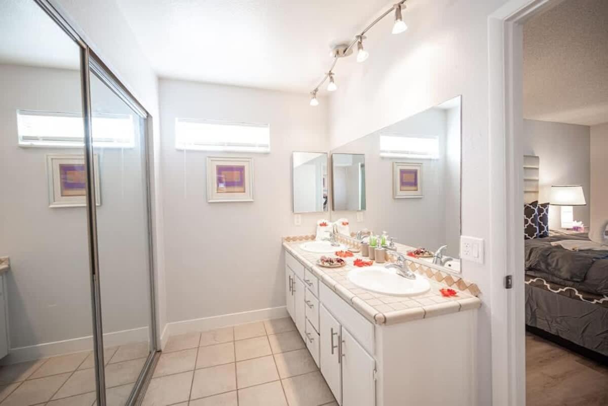 Vibrant Vegas Getaway W Pool Close To The Strip Holiday home Las Vegas