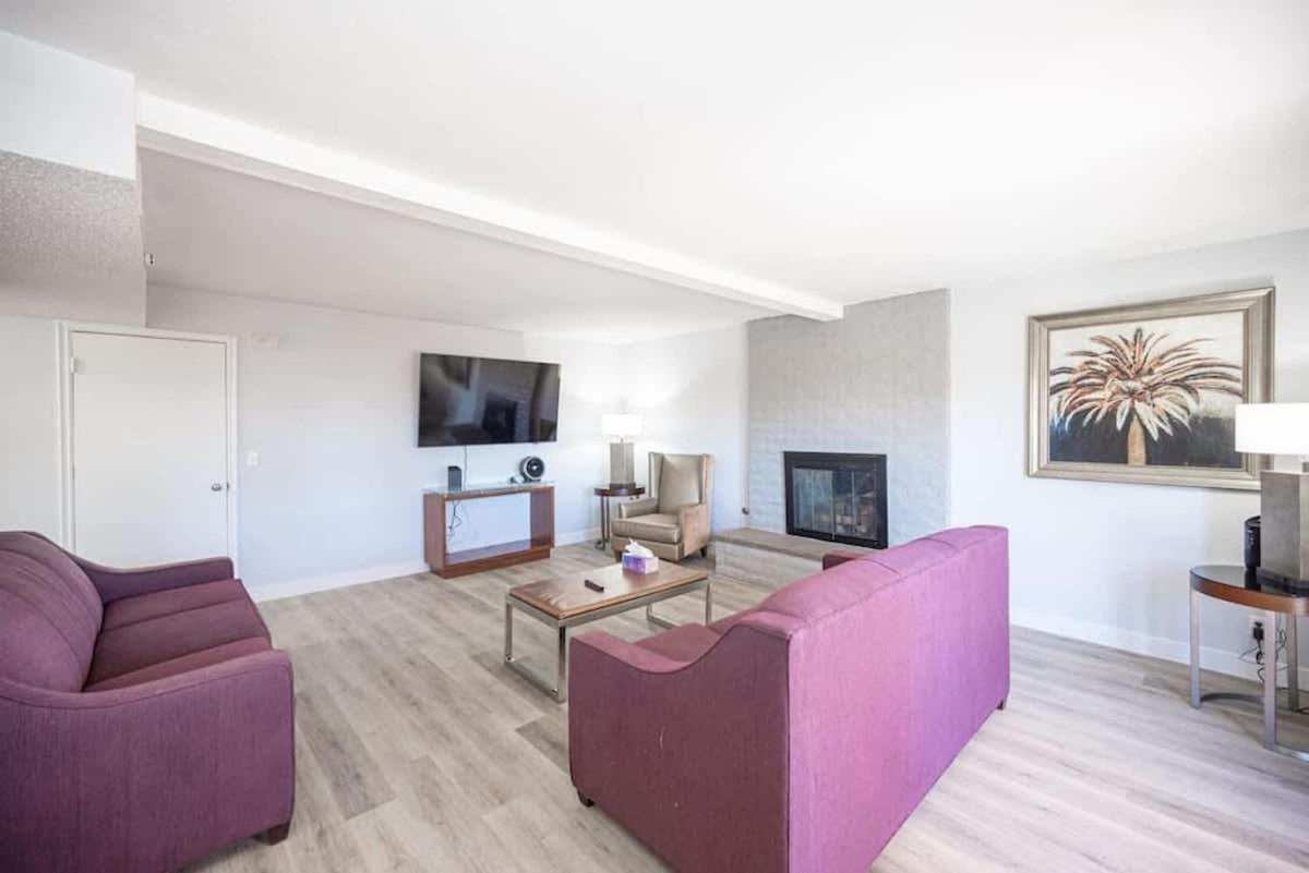 Vibrant Vegas Getaway W Pool Close To The Strip *