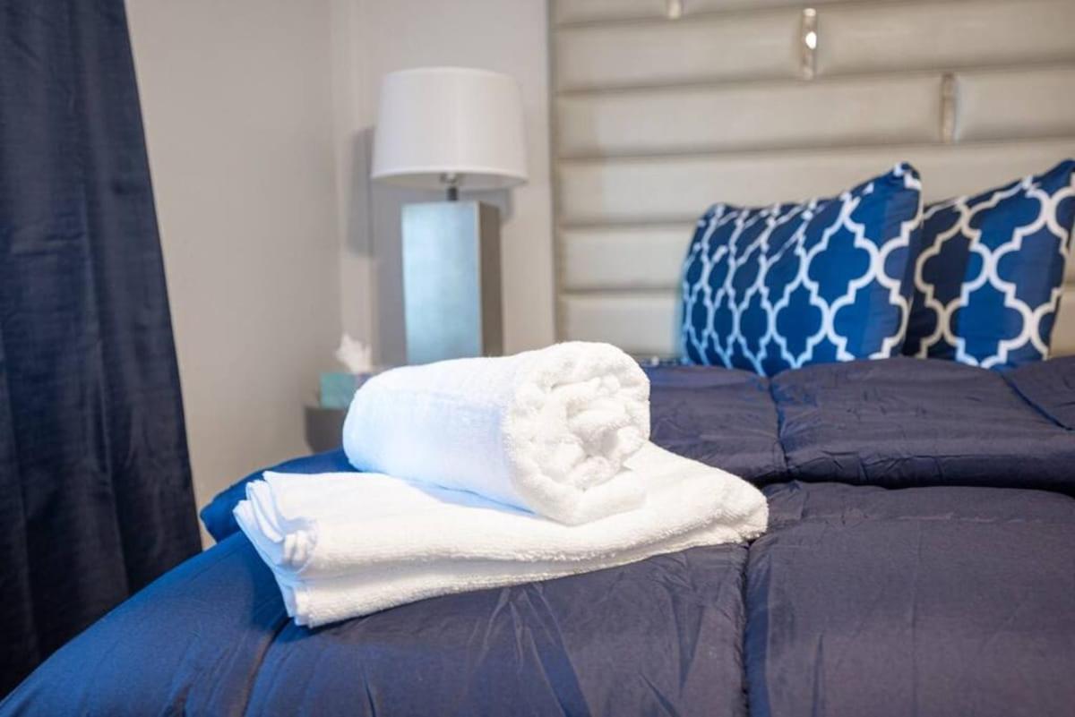 Vibrant Vegas Getaway W Pool Close To The Strip *