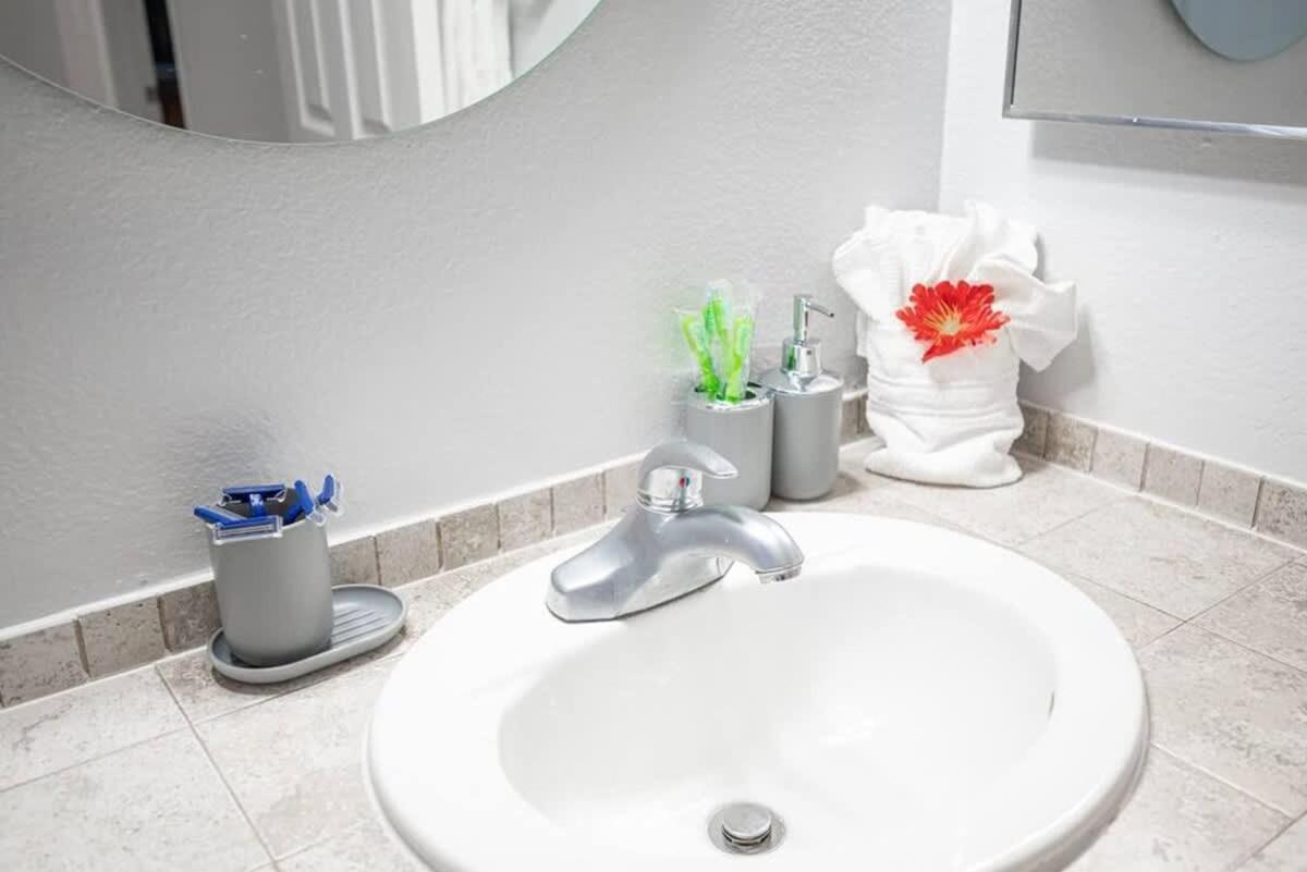 Vibrant Vegas Getaway W Pool Close To The Strip Las Vegas