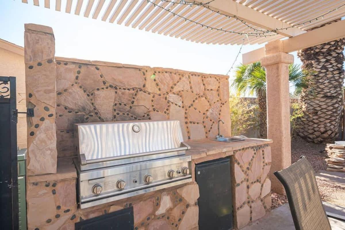 Vibrant Vegas Getaway W Pool Close To The Strip