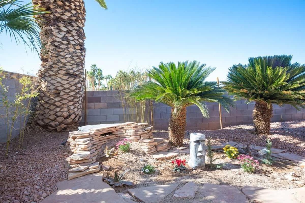 Vibrant Vegas Getaway W Pool Close To The Strip Holiday home